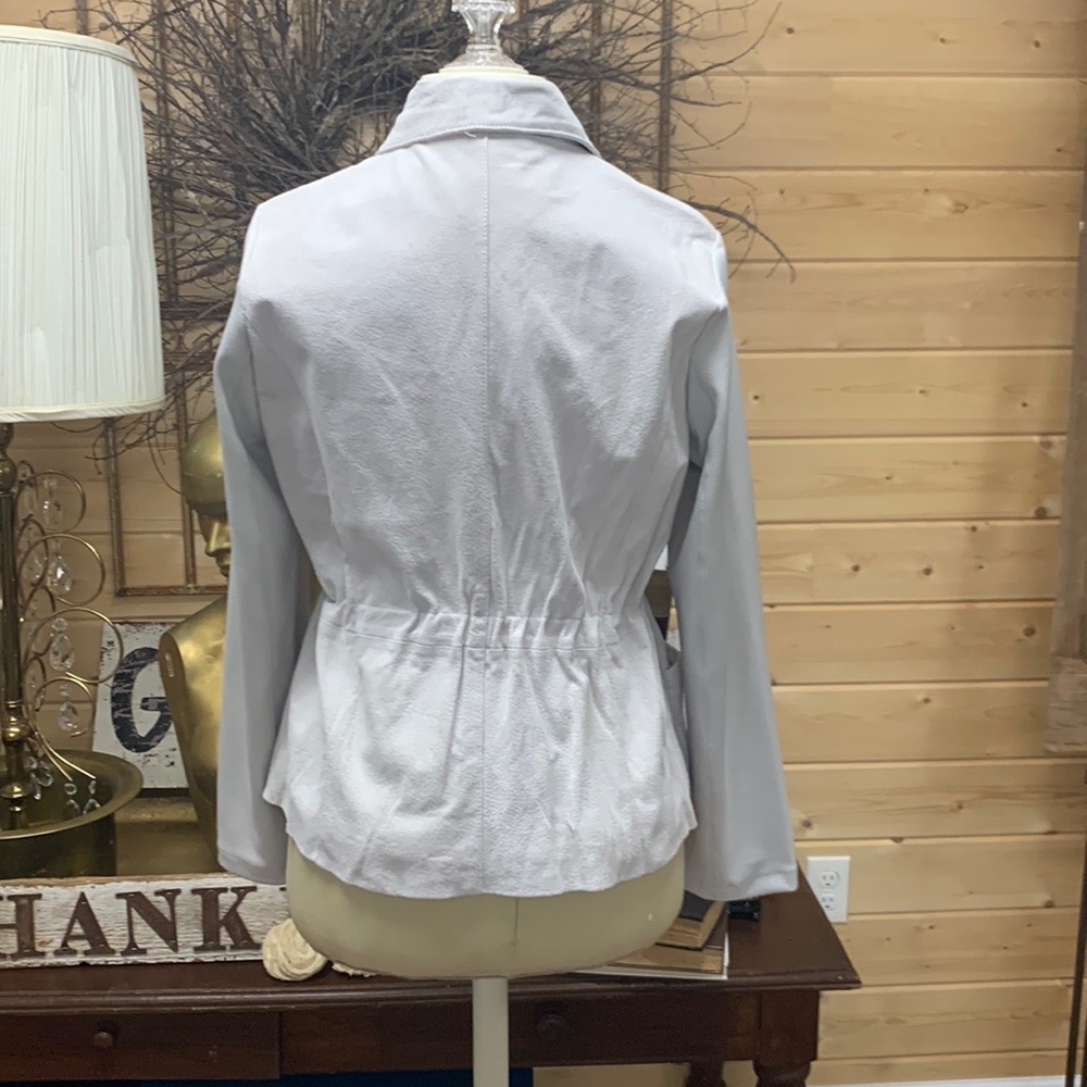 Beautiful spring New Leather Coat - Picture 7 of 16
